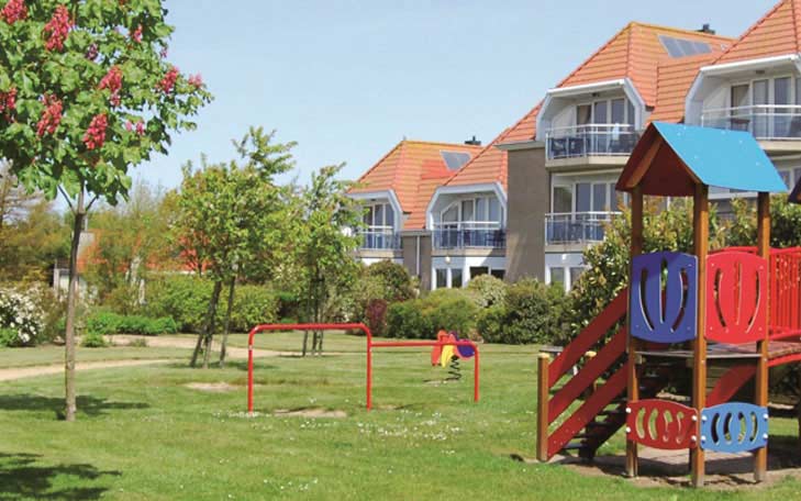Sfeerbeeld Walcheren: speeltuin op een zonnig vakantiepark